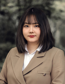 Headshot of Veronica Wang